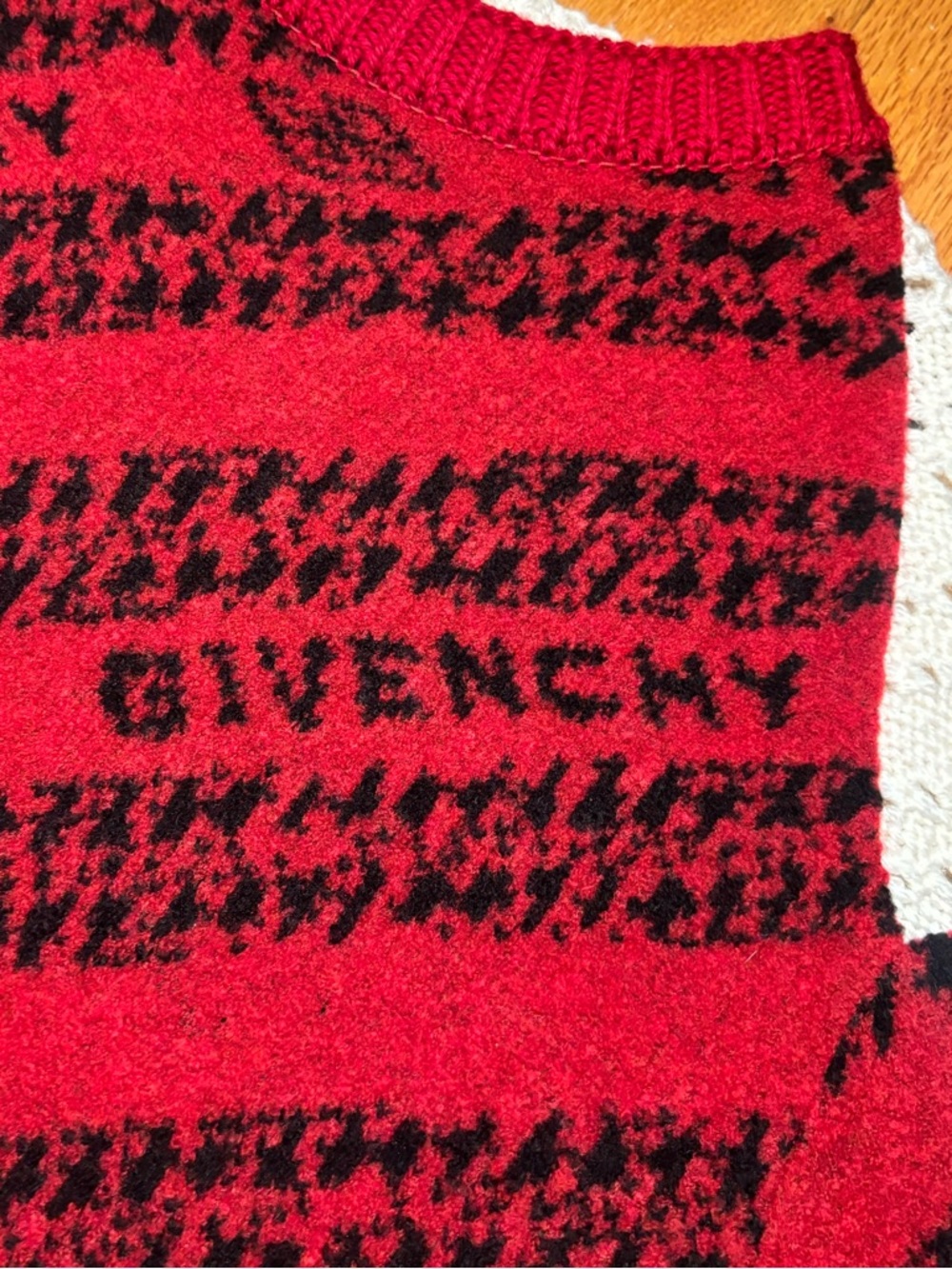 Givenchy Runway Monogram Sweater 🔥🔥 - Picture 3 of 8